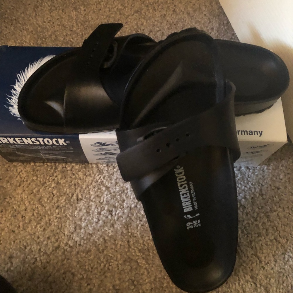 Birkenstock black light weight sandals